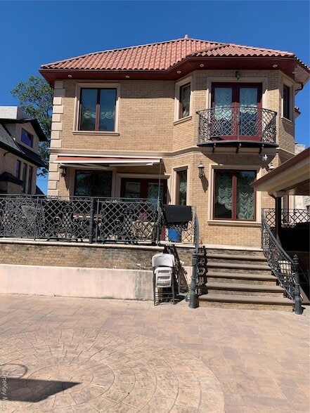 Building Photo - 181-30 Tudor Rd