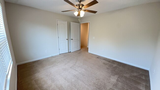 Foto del edificio - 136 Bridgewater Cir