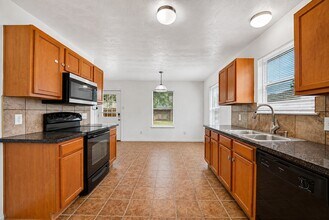 Building Photo - 4403 Sprangletop Ave