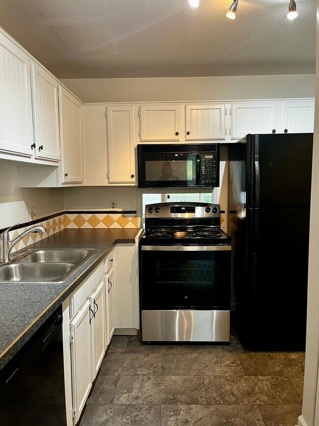 Foto del edificio - Affordable Condo Close to Everything