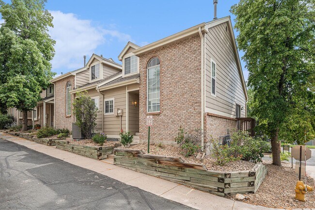 Foto del edificio - Light & Bright End Unit Townhouse