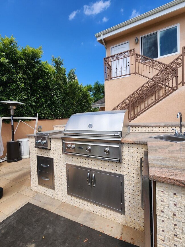 Foto del edificio - 17118 Oak View Dr