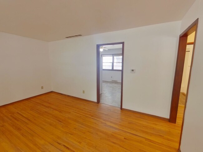 Foto del edificio - 104 S Mt Carmel St