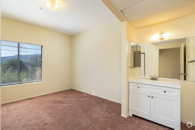 1BR, 1BA - 650SF - Bedroom - Montrose