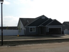 Building Photo - 12935 N Cavanaugh Dr