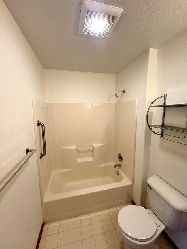 Building Photo - 1808 E Sunset Dr