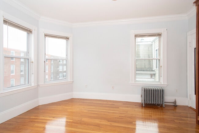 Bedroom 1 - 17 Bellflower St Apartment