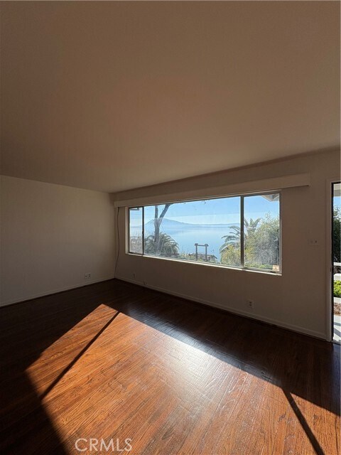 Foto del edificio - 4096 Lakeshore Blvd