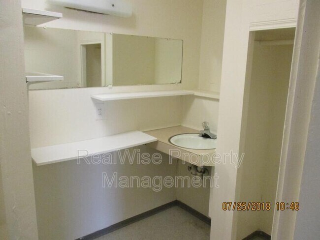 Foto del edificio - 707 NE 6th St