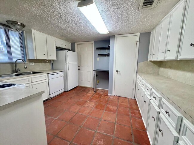 Building Photo - 8601 Fathom Cir