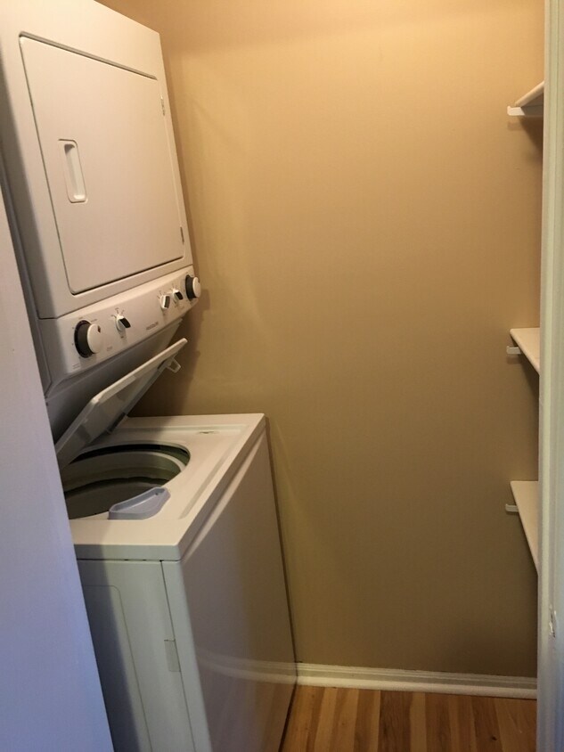 Washer/Dryer in unit - 1354 Cunat Court