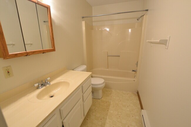 Building Photo - Adorable 2 Bedroom Apartment in Coal City