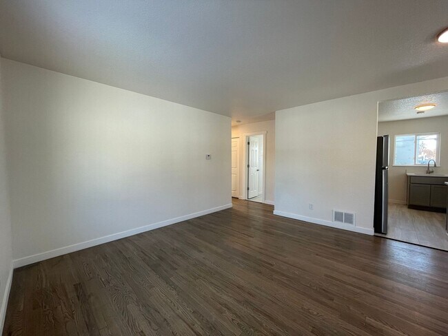Foto del edificio - $0 DEPOSIT OPTION. Introducing an Exquisit...