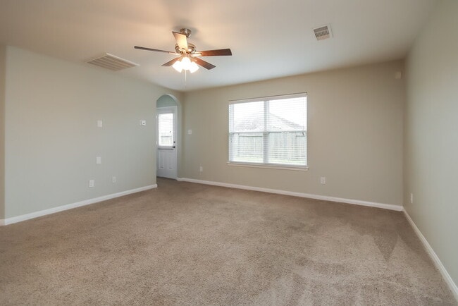 Building Photo - 2131 Golden Topaz Dr