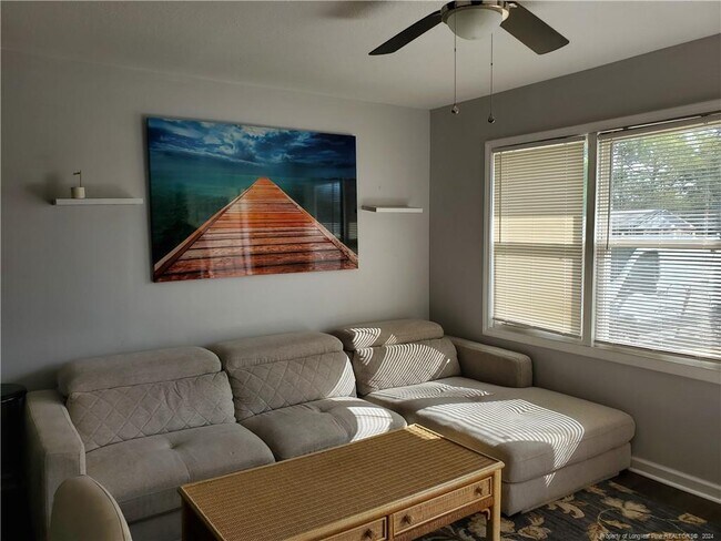 Foto del edificio - 6078 Lexington Dr