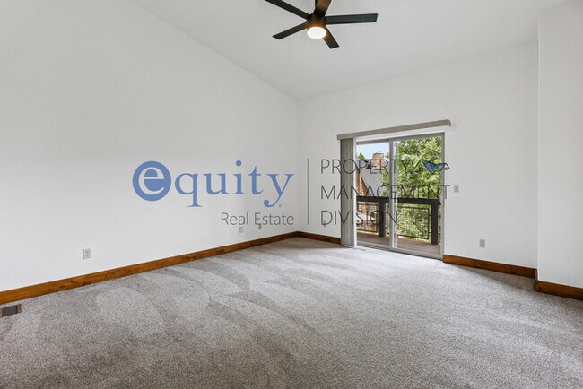 Foto del edificio - 8143 Courtyard Loop