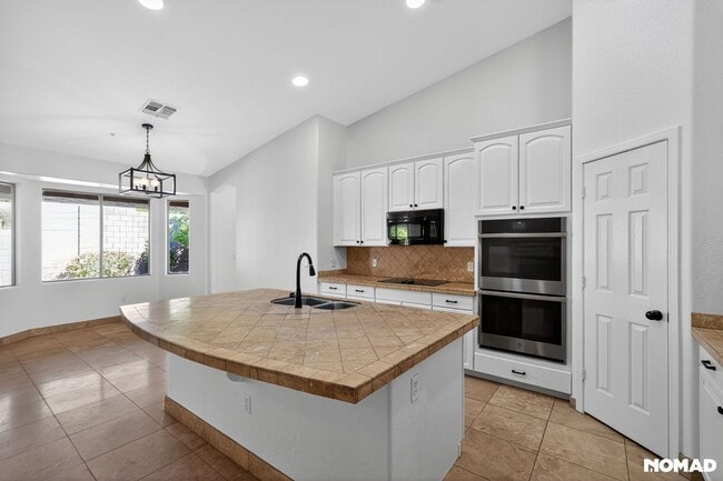 Foto del edificio - 7742 E Los Gatos Dr