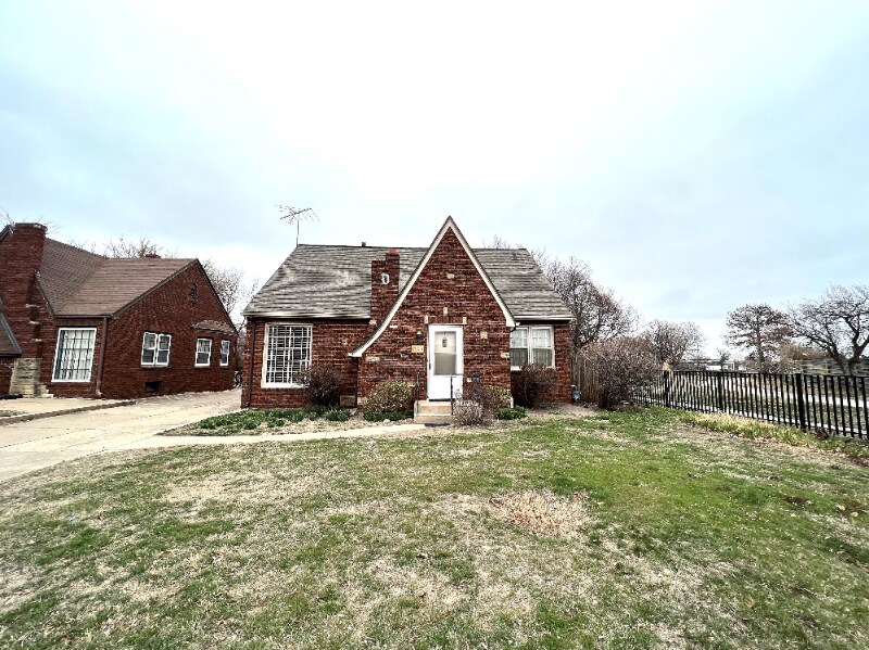 Foto principal - 1734 E Lewis Cir
