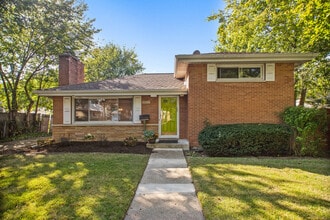 Building Photo - 1808 Laurel Ave