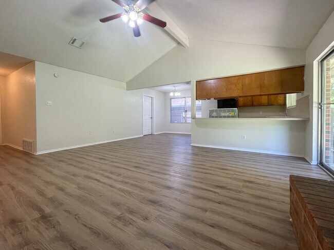 Building Photo - 1912 Ramada Dr