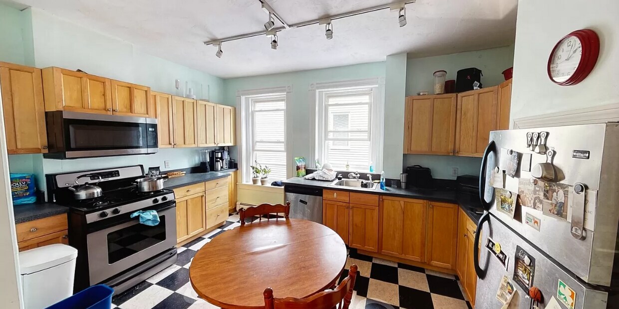 Foto principal - 108 Central St