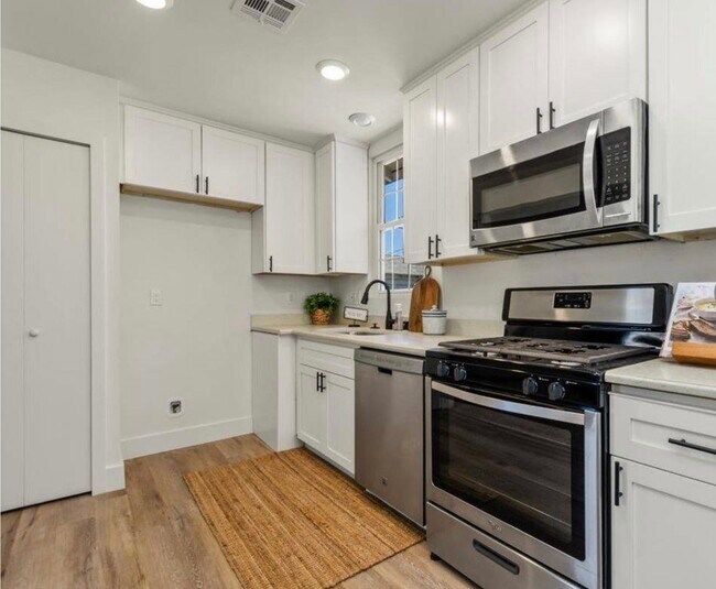 Building Photo - 1511 Oxford Way