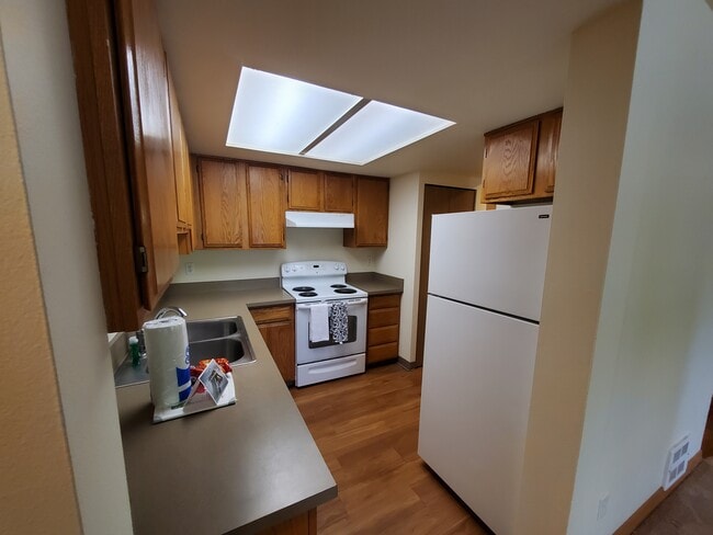 Building Photo - Meridian Place Apartments