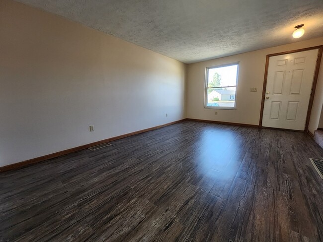Building Photo - 1662 Colonial Dr