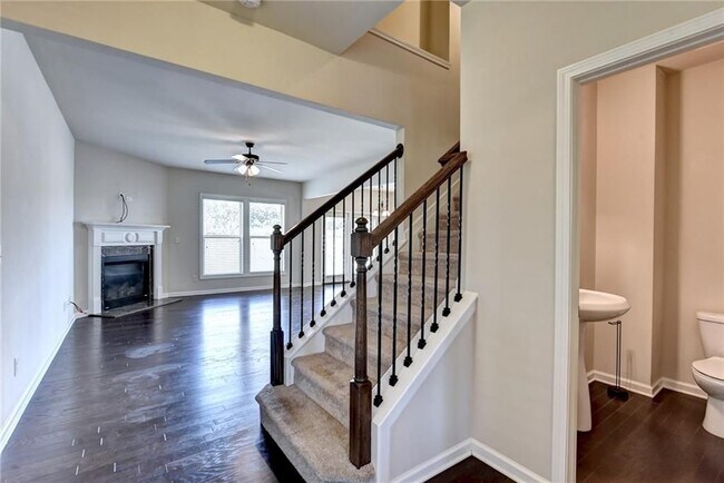 Foto del edificio - 5160 Breezewood Cir
