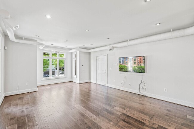 Foto del edificio - Modern U Street Condo | 2 Bed | 2 Bath | 1000 Sf | Large Balcony | 1 Parking Space