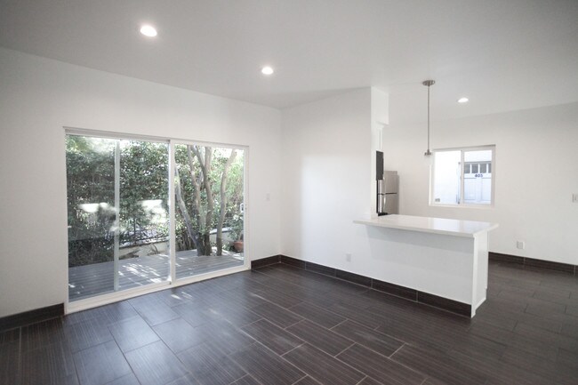 Building Photo - 401 Brooks Ave