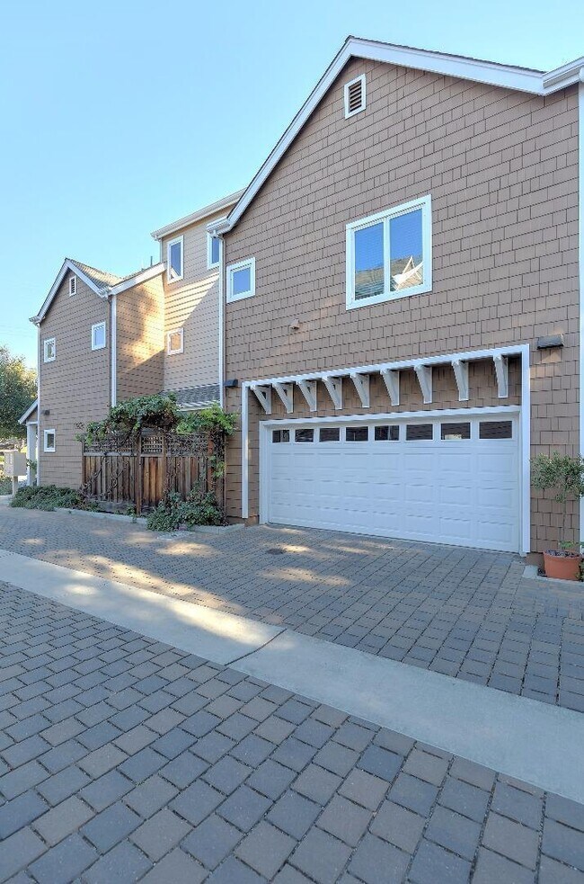 Building Photo - 57 Oakwood Dr