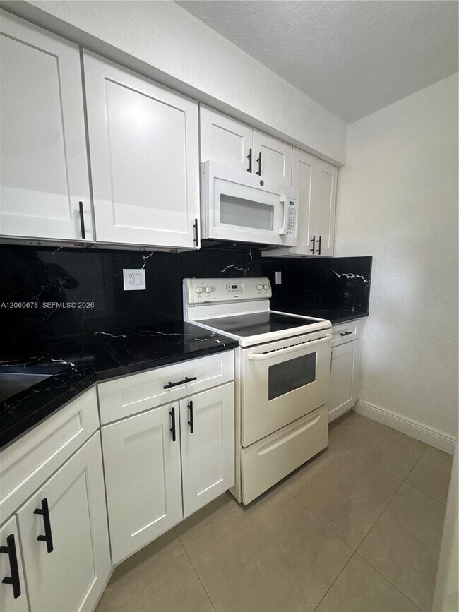 Foto del edificio - 8500 NW 8th St