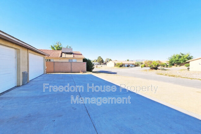 Building Photo - 1041 Marne Ct