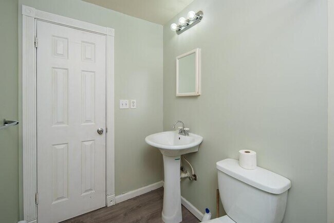 Building Photo - 547 1st St