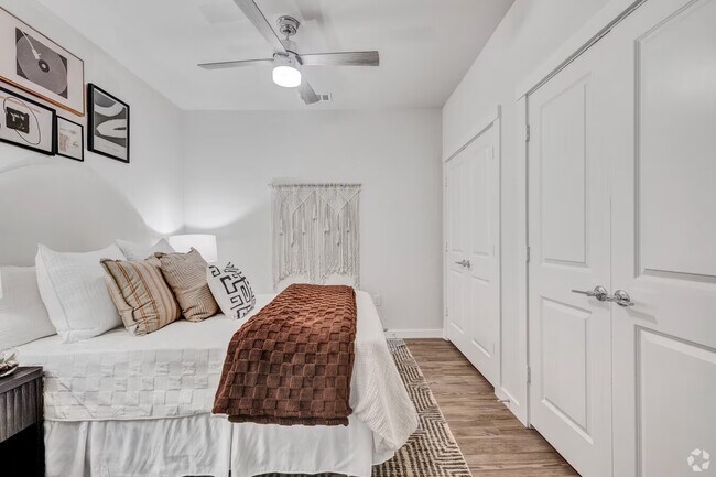 Foto del edificio - Stylish Studio Living Steps from It All – From $1,590!