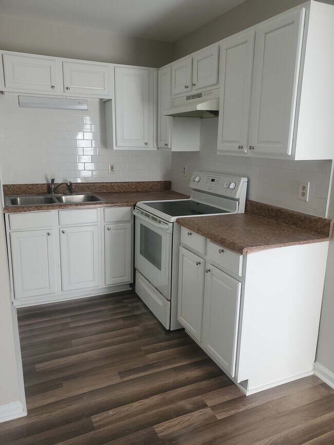 Building Photo - 6420 Ezras Ct