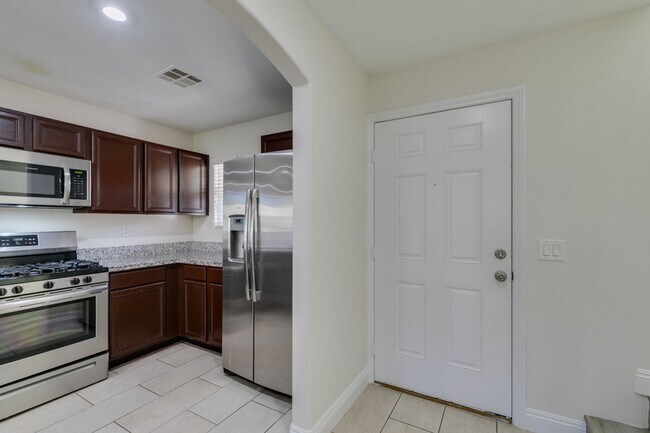 Building Photo - SOUTH WEST 3 BEDROOM UPDATED HOME WITH BALCONY