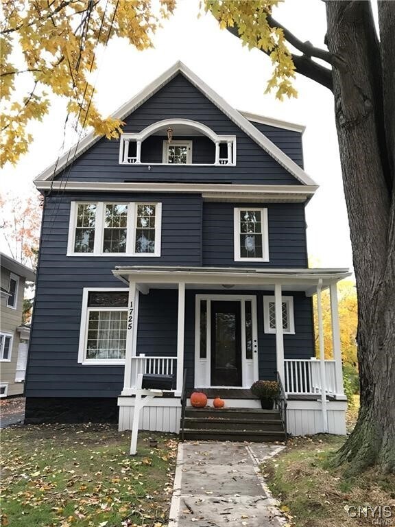 Foto principal - 1725 James St