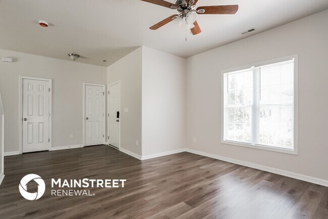 Foto del edificio - 737 Southgate Dr