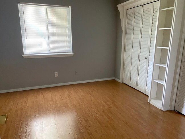 Foto del edificio - 5630 Brookview Ct