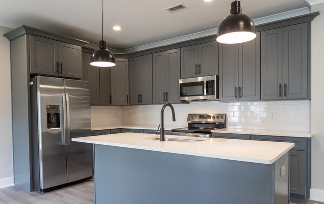 Foto del edificio - East Pointe Luxury Apartments