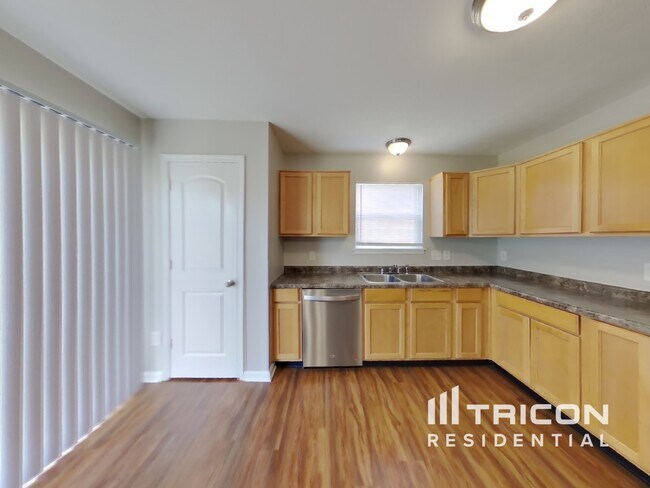 Foto del edificio - 8170 Dartmoth Ln