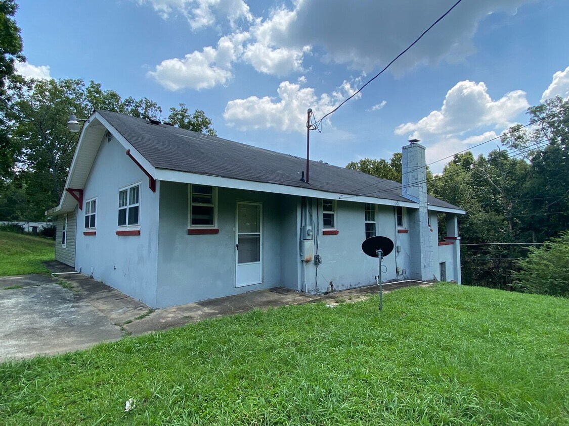 Primary Photo - 731 W 44th St