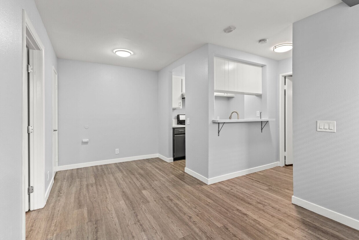 Foto principal - 533 E 11th St