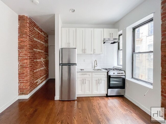 Building Photo - EASTERN PARKWAY / Crown Heights Studio