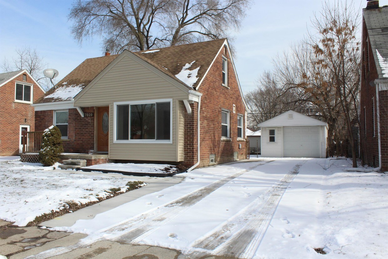 Primary Photo - 7829 Pelham Rd