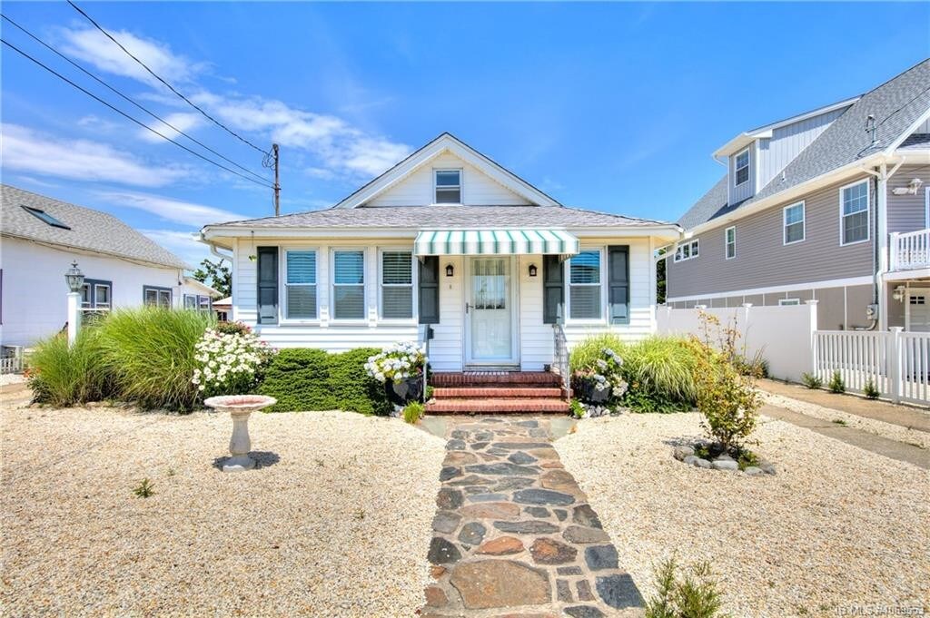Primary Photo - 219 W 18th St