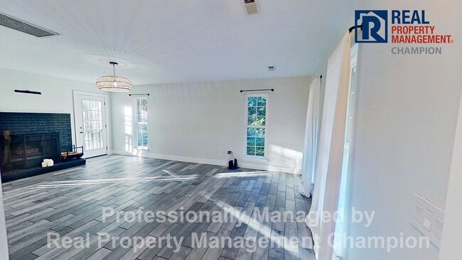 Photo - Beautifully Updated Home Featuring Fenced ...