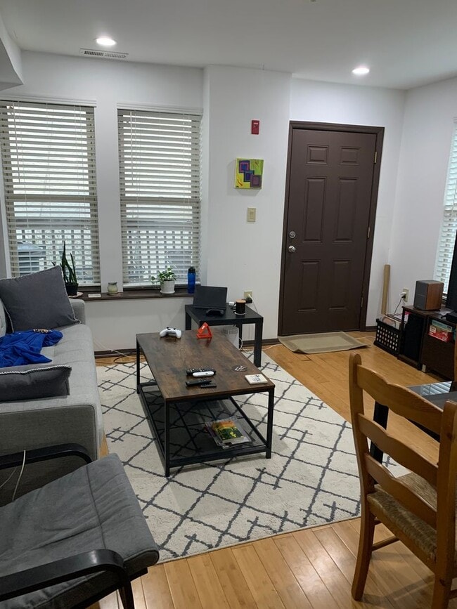 Building Photo - 724 S 20th St